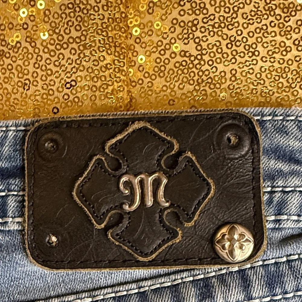 Miss Me Blue Boyfriend Capri flat pocket Embroidered Jeans